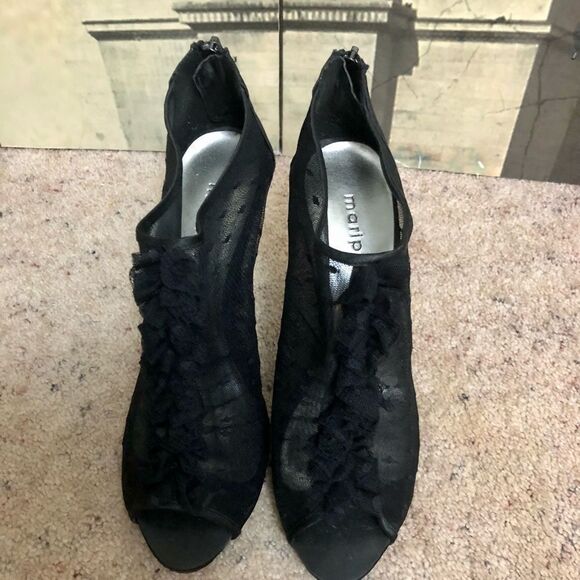 Beautiful cloth heels by Maripe in size 9 - Picture 1 of 4